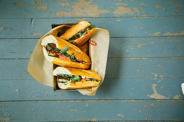 Bánh Mì Chả Lụa - Hương Vị Truyền Thống Đơn Giản Mà Gây Nghiện