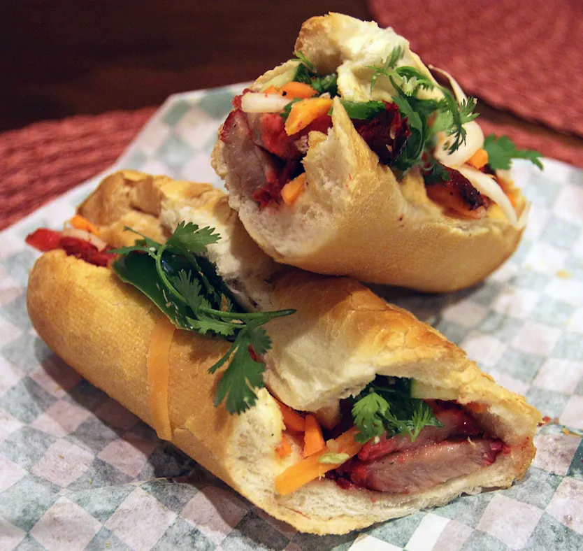 Bánh Mì Kẹp Thịt Nướng - "Đổi Vị" Hấp Dẫn