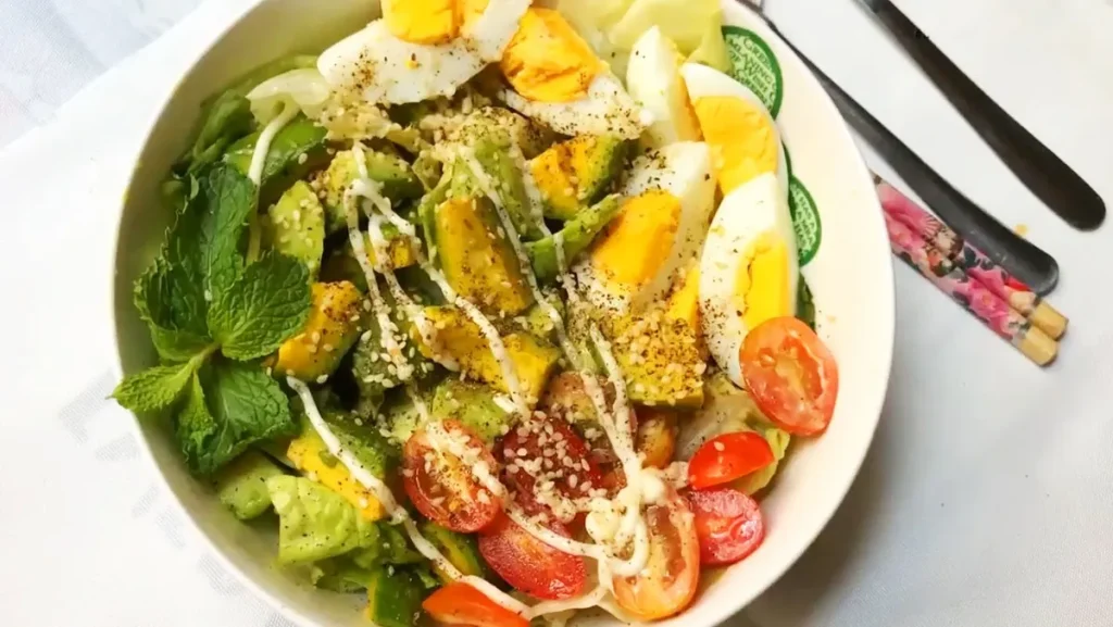 Salad Bơ Trứng - Nhanh Gọn, Giàu Chất Béo Lành Mạnh