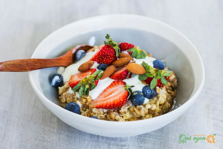 Yến Mạch Với Trái Cây Và Mật Ong - Cung Cấp Carbohydrate Kéo Dài