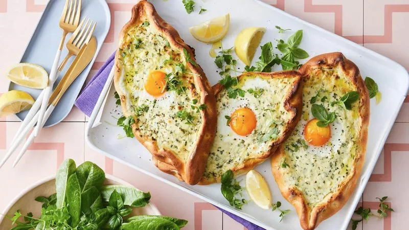Bánh Mì Kẹp Trứng Ốp La/Chả Bông - Đơn Giản Mà Bổ Dưỡng